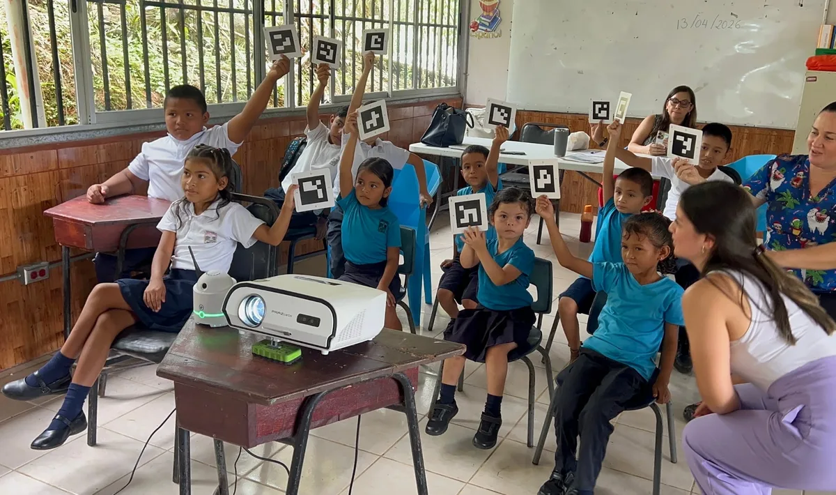 TOMi8 busca llevar tecnología educativa a aulas sin internet y detectar rezagos de aprendizaje en Costa Rica