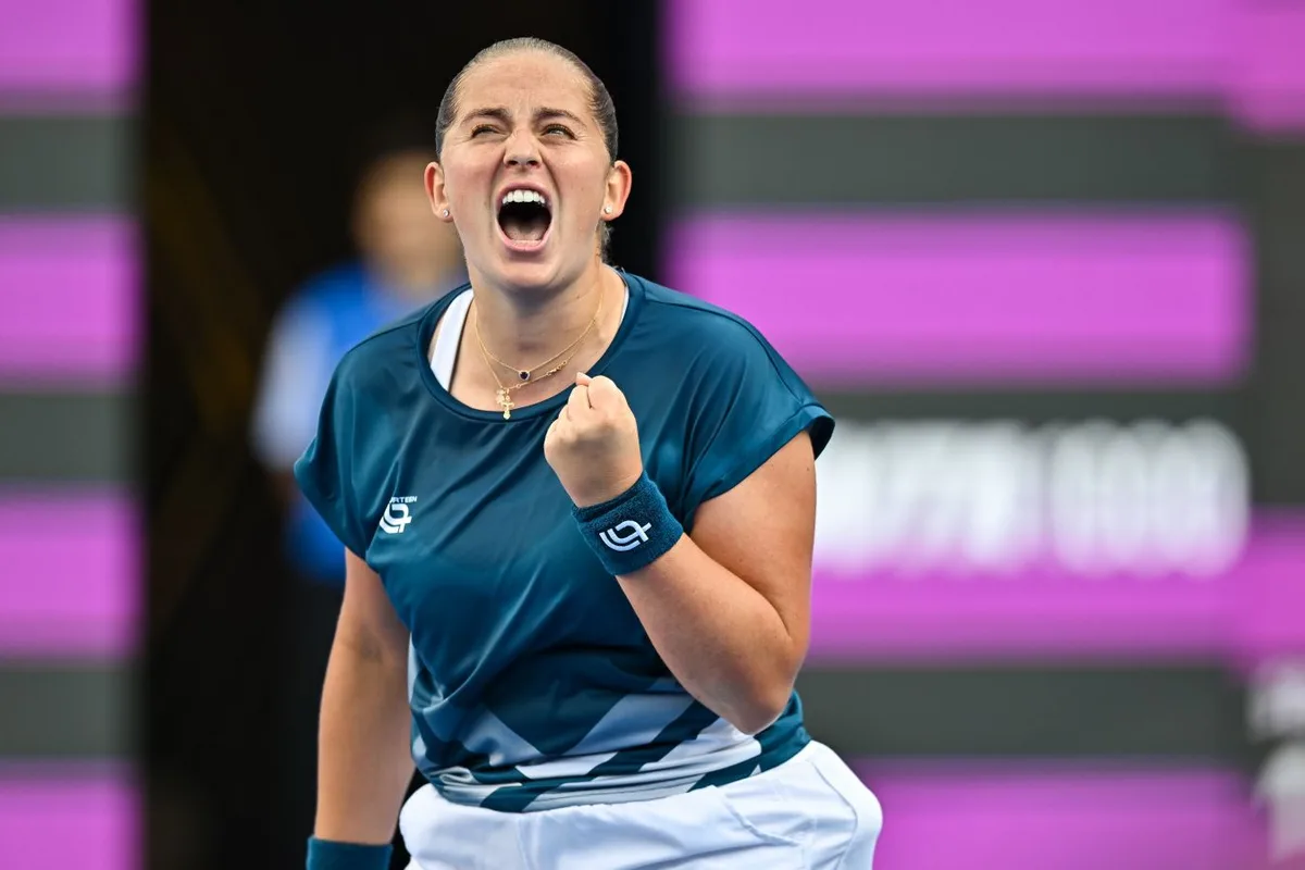 Елена Остапенко разгромила Дарью Касаткину на старте турнира WTA-1000 в Ухане