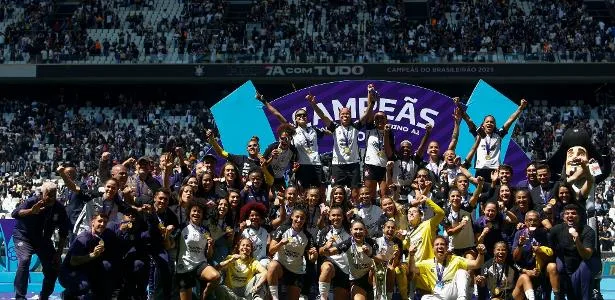 Corinthians feminino cobra atrasos, e Stabile promete pagamento até sexta
