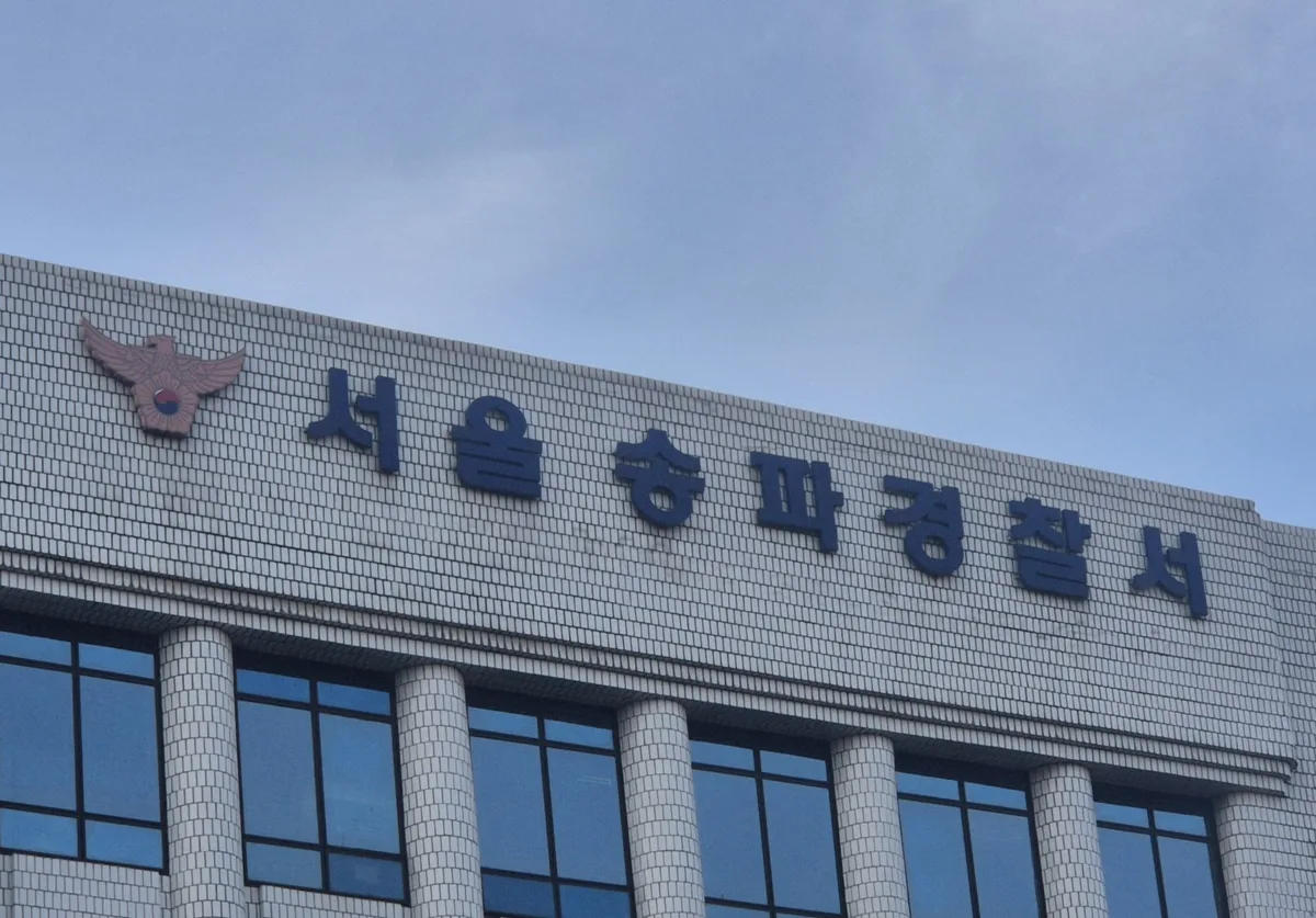고의로 부딪쳐 휴대폰 떨어뜨리고 수리비 요구…38명 속인 20대 구속
