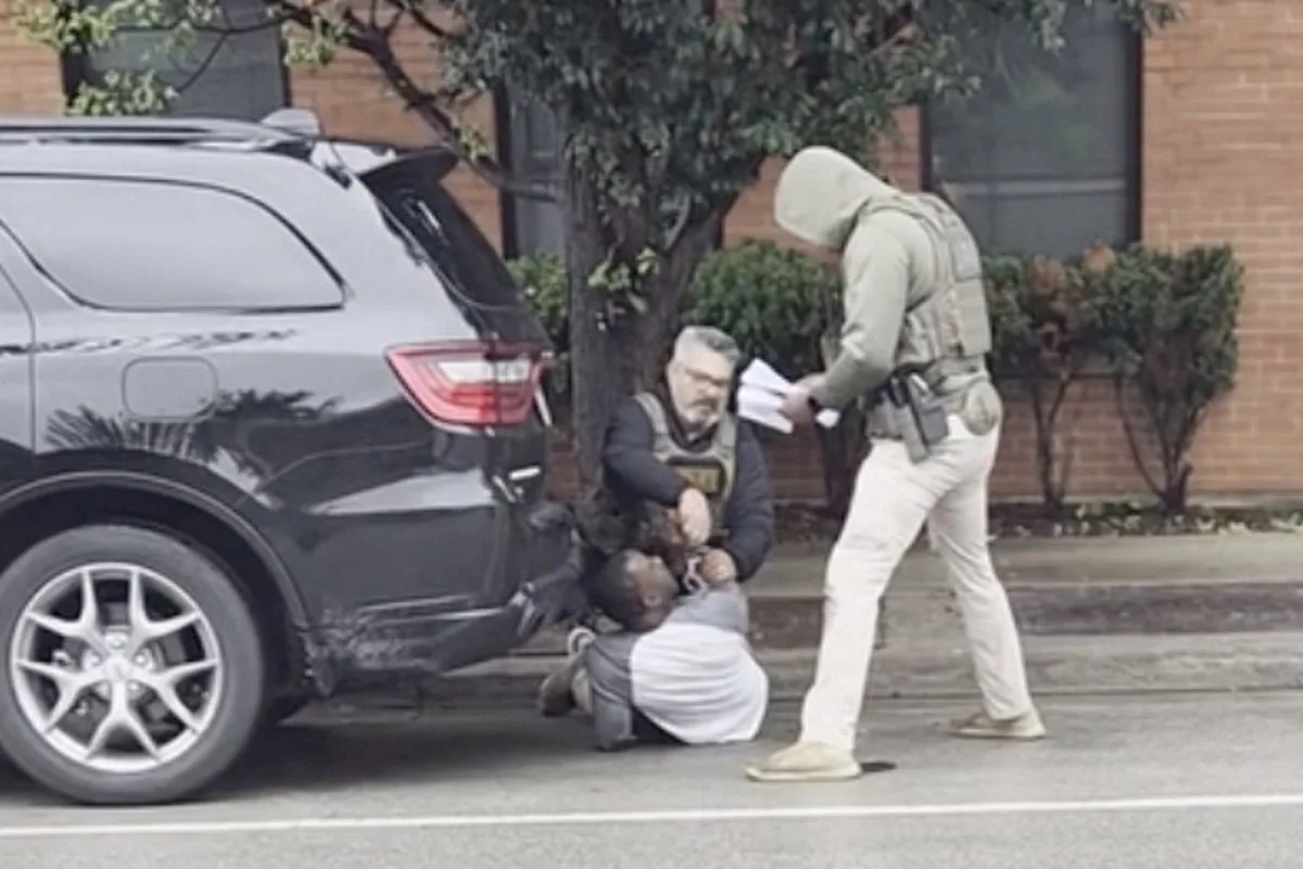 ICE agents leave bloody US citizen on sidewalk after mistaking him for a fugitive