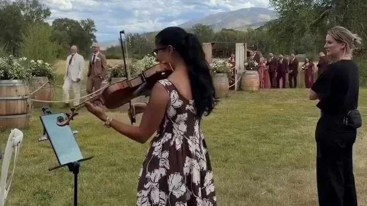 Hier spielt die Musik! - NFL-Fans sorgen für kuriosen Hochzeitsmoment