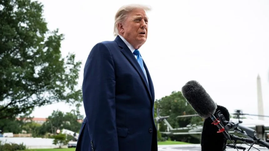 Trump enciende nueva polémica al sugerir rebautizar el Atlántico o el Pacífico con su propio nombre