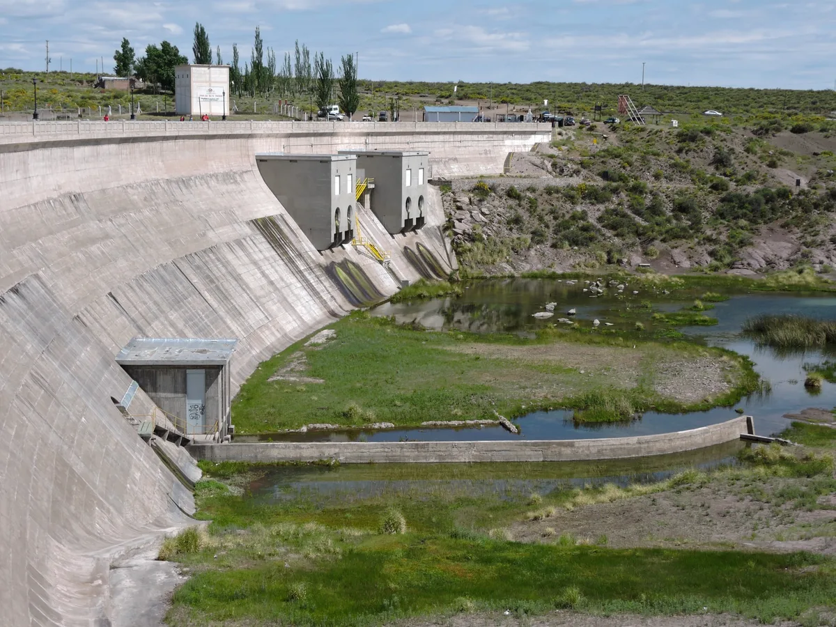 La Justicia contradice a Milei: da de baja un decreto con el que favoreció a Mendoza en la disputa por una hidroeléctrica clave