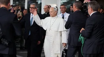 Papa recebe alta. Leão XIV regressa ao Vaticano após cirurgia