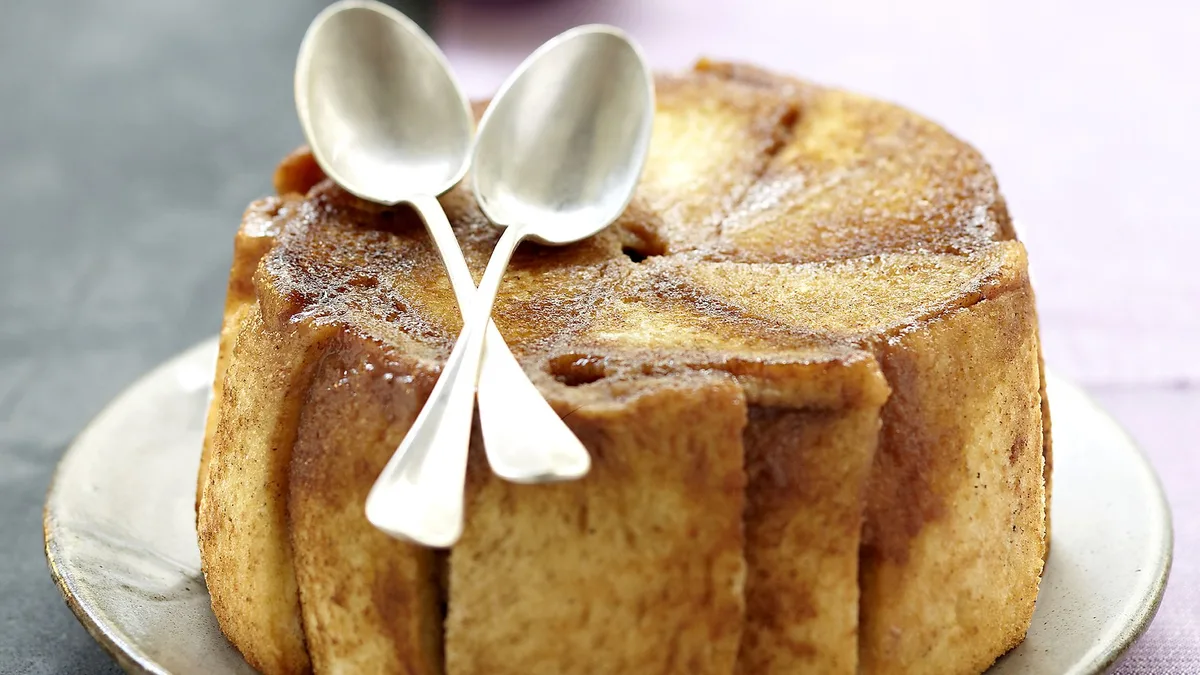 El postre de manzana que adoran los británicos y es perfecto para endulzar el otoño: tierno, reconfortante y muy goloso