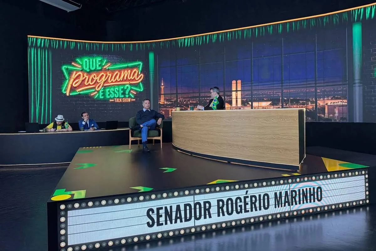 Campanha de Flávio Bolsonaro lança talk show com convidados como Cris Arcangeli
