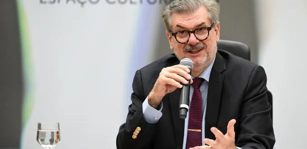AGU aciona STF para perda do cargo de Marco Buzzi, do STJ, por assédio