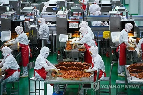 中 7월 산업생산 4.5%↑·소매판매 0.6%↑…시장 전망치 밑돌아(종합)