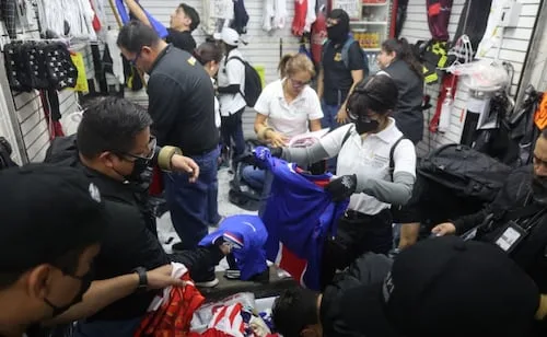 Suman más de 9 mil piezas de ropa deportiva pirata decomisada en Tepito: IMPI; mercancía está valuada en casi 2 mdp