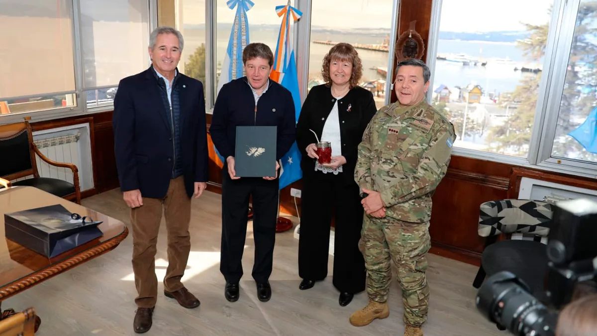 Pablo Quirno y Carlos Presti se reunieron con el gobernador de Tierra del Fuego durante la visita a la Base Naval Integrada
