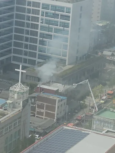 서울 영등포구 3층 건물서 불…1명 얼굴에 화상