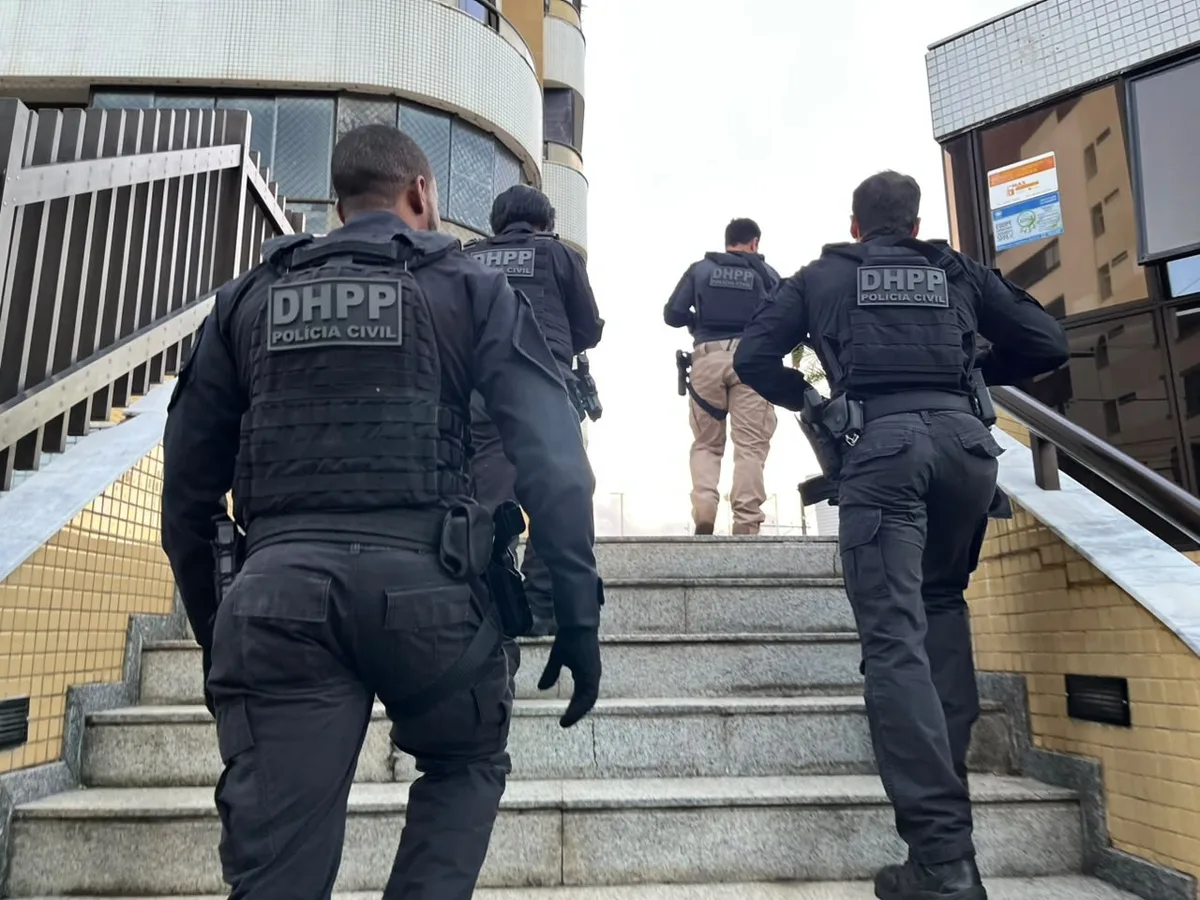 Onze pessoas são presas durante operação contra grupo que vendia drogas para clientes de alto poder aquisitivo na Bahia