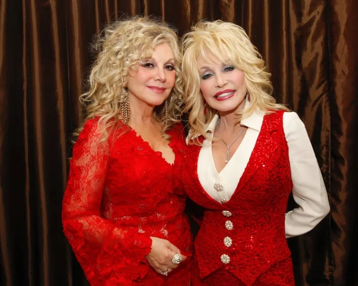 Dolly Parton’s sister reveals singer offered to test experimental cancer drugs before she died
