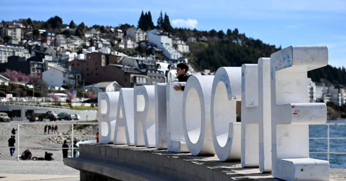 Controversia en Bariloche con el trabajo voluntario en hostels: un proyecto quiere regular la tarea