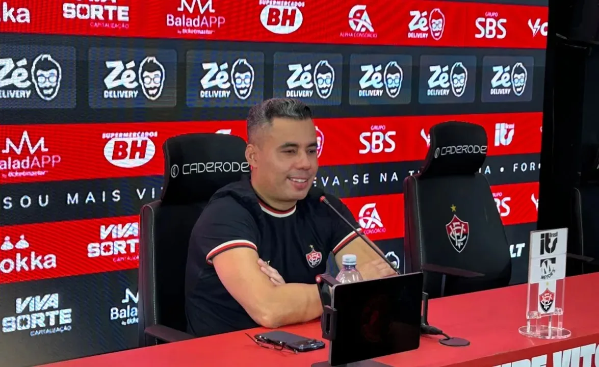 Jair Ventura nega desrespeitar Botafogo em confusão com Arthur Cabral