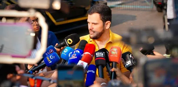 'Manaus precisa de socorro', diz prefeito após dias de fumaça na capital