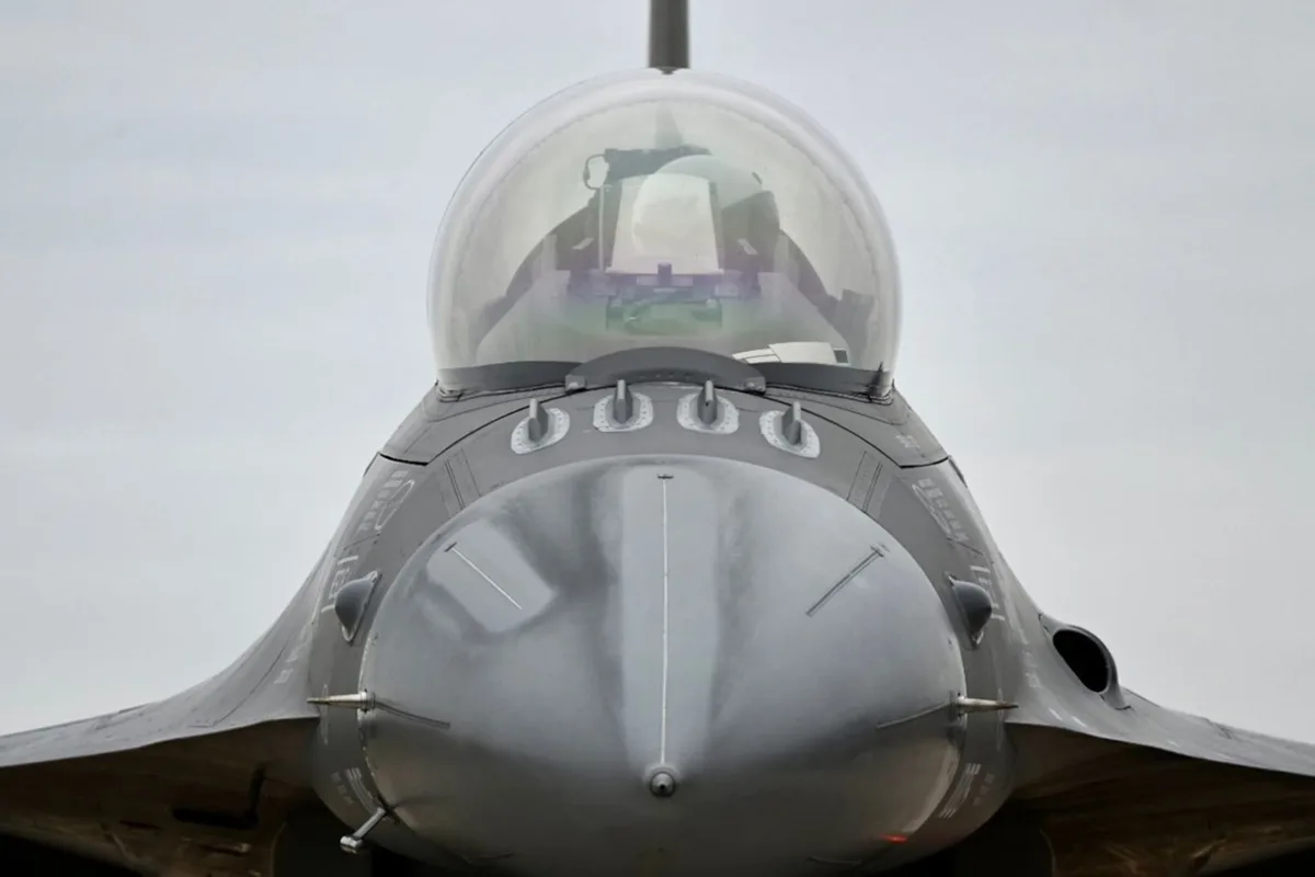 Ocho interrogantes detrás del programa de aviones F-16 que el Gobierno no responde