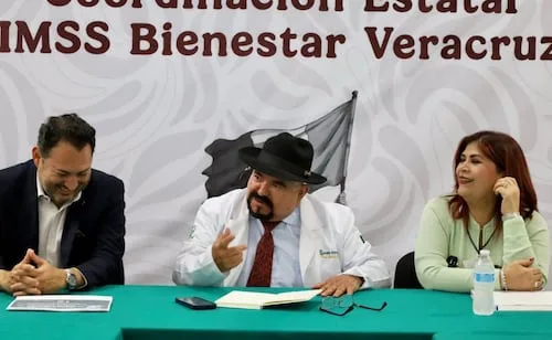 Delegado del IMSS-Bienestar Veracruz rechaza críticas por desabasto de insumos; pide tener cuidado con "noticias falsas y montajes llenos de odio"