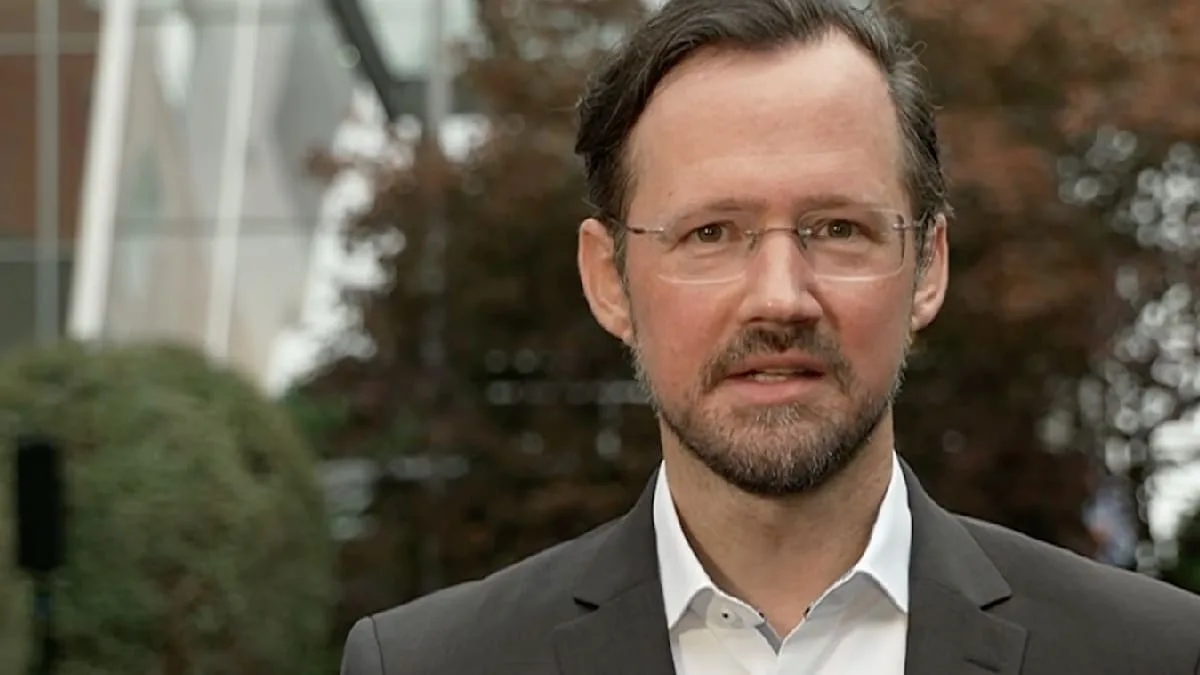 „Wir haben Parteien im Bundestag, die sind willfährige Helfer der hybriden Kriegsführung Russlands“