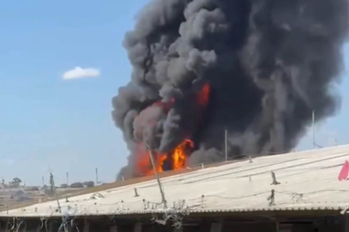 Incêndio de grandes proporções atinge empresa em Guarulhos