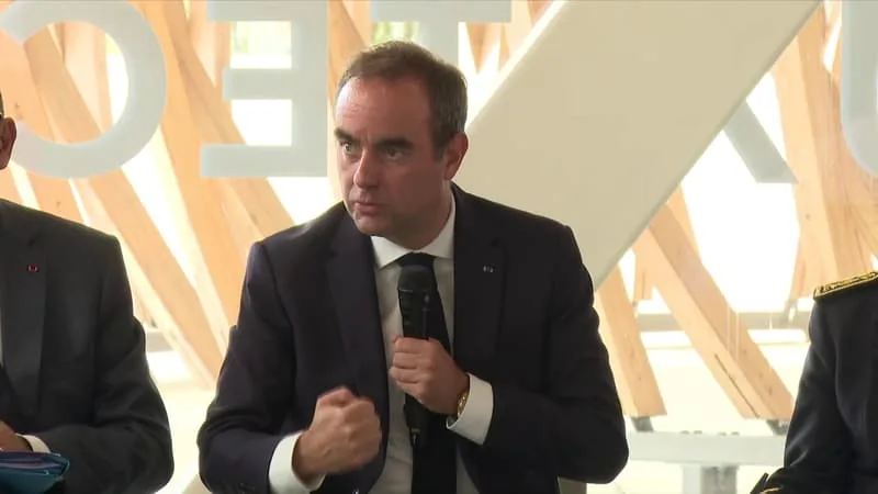 "La relecture d'un contrat d'assurance et des petites polices devient un obstacle insurmontable": Sébastien Lecornu prévient qu'il dénoncera les assureurs qui "ne joueront pas le jeu" après les incendies