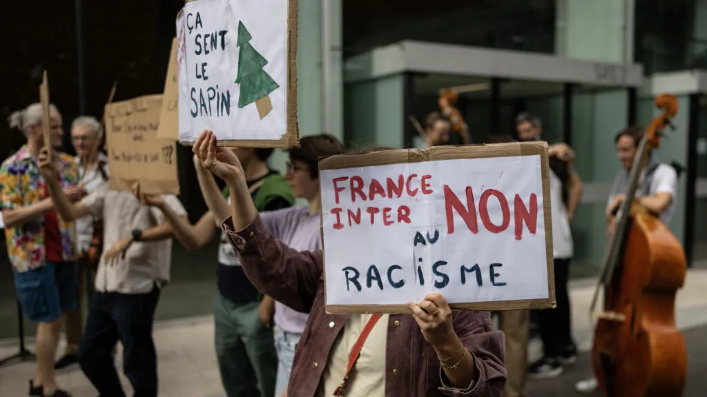 Après un mois de crise à France Inter, un éditorialiste de «Valeurs actuelles» annonce la «suppression» de son édito