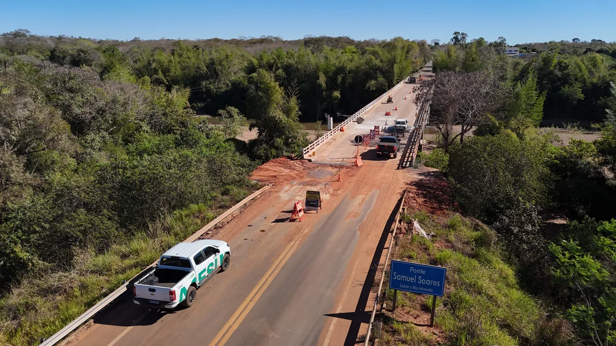 Tráfego na MS-345 opera em pare e siga na ponte sobre o Rio Miranda