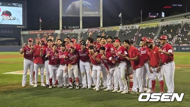 '고별전' 번복하고, 삼성 3연전까지 뛰면 안 될까...SSG 대체 외인, 홈런 포함 4출루 "내가 가진 것 보여주지 못해 아쉽다"