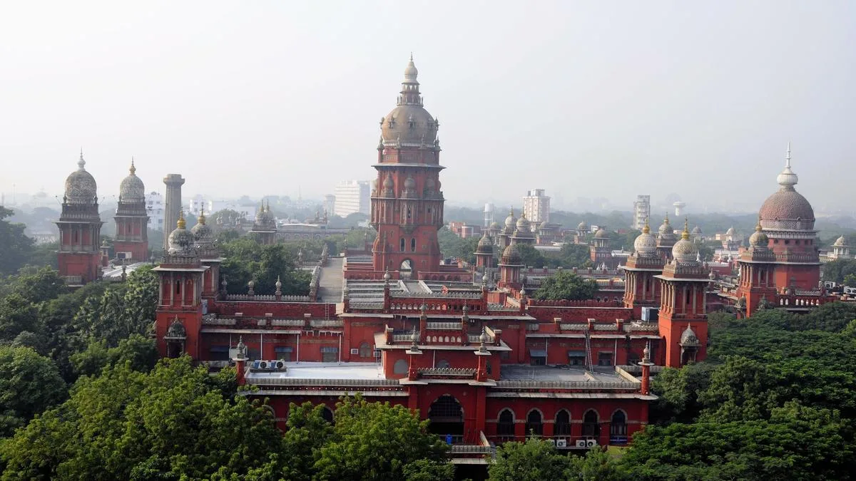 Madras High Court orders Chengalpattu CJM to explain reasons for fixing exorbitant fees for advocate commissioners