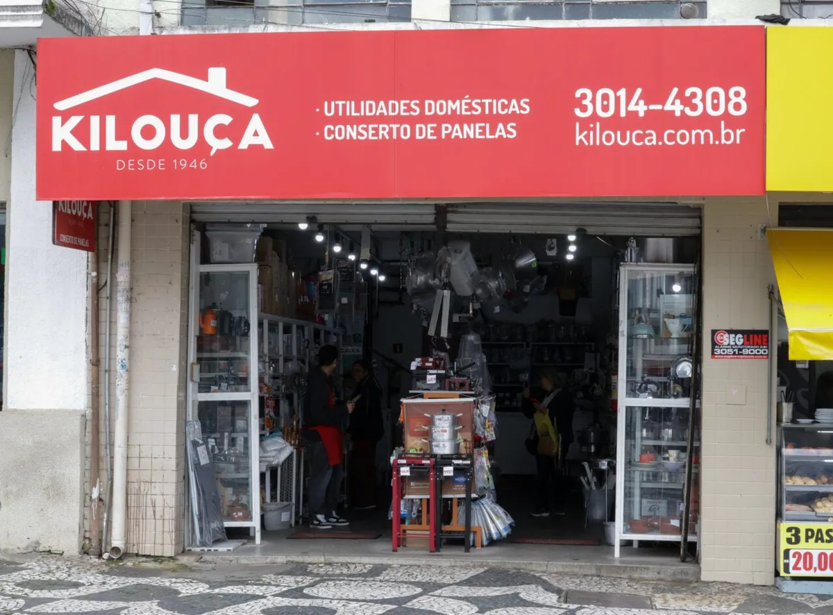 Comércio e conserto de panelas: mais antiga loja de utilidades de Curitiba celebra 80 anos