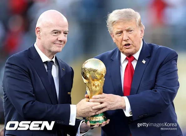 인판티노 FIFA 회장 뒷주머니 챙겼다…월드컵 보상금 23억 추가 수령, 규정 위반 의혹