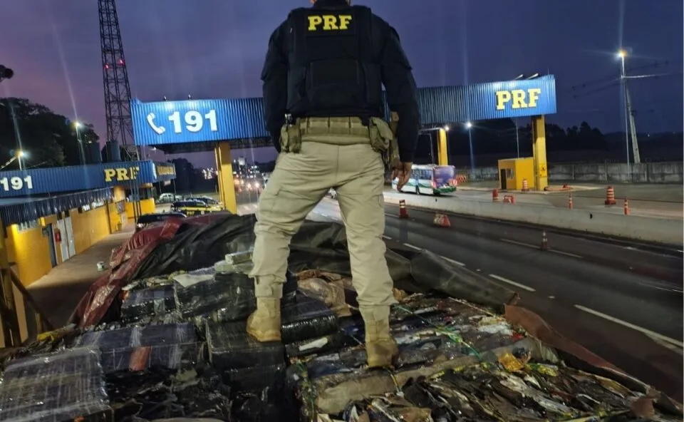 Caminhoneiro é preso com mais de uma tonelada de maconha na BR-277 em Cascavel