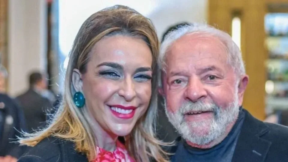 Roberta Luchsinger detalha viagens em voos da FAB e encontro com Lula em mensagens