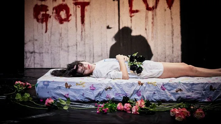 Pourquoi les performeuses choisissent-elles le "trash" ?