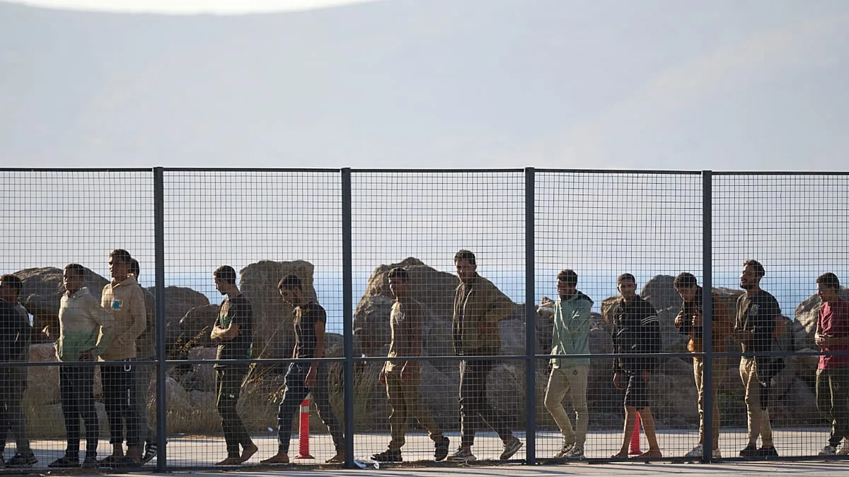 Mais 200 migrantes resgatados ao largo de Creta em poucas horas