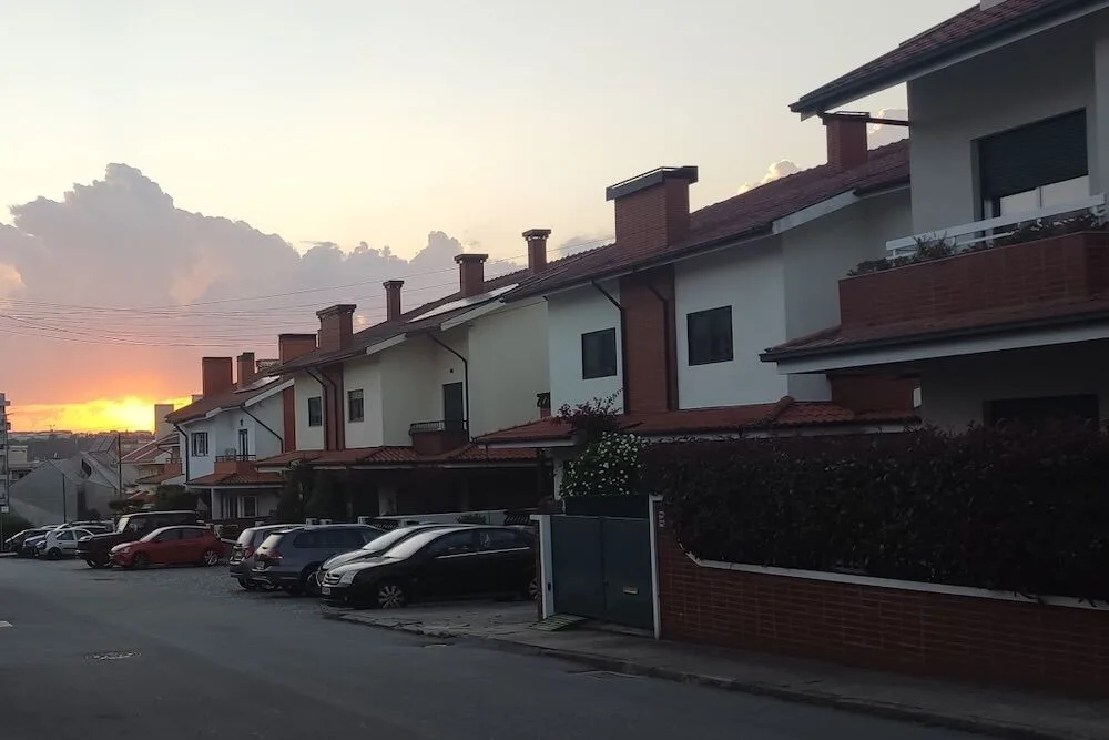 Queremos casas por 240 mil euros – mas estão à venda por 400 mil