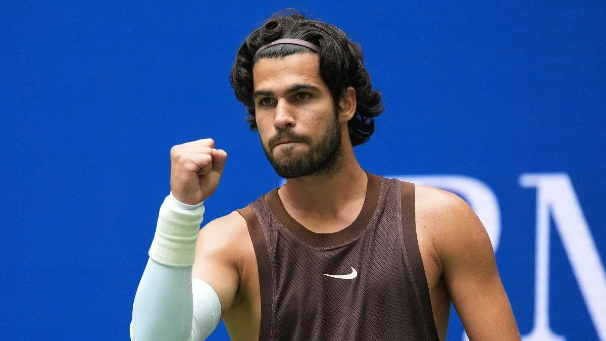 Carlos Alcaraz shakes off rust to send early US Open warning with thumping win