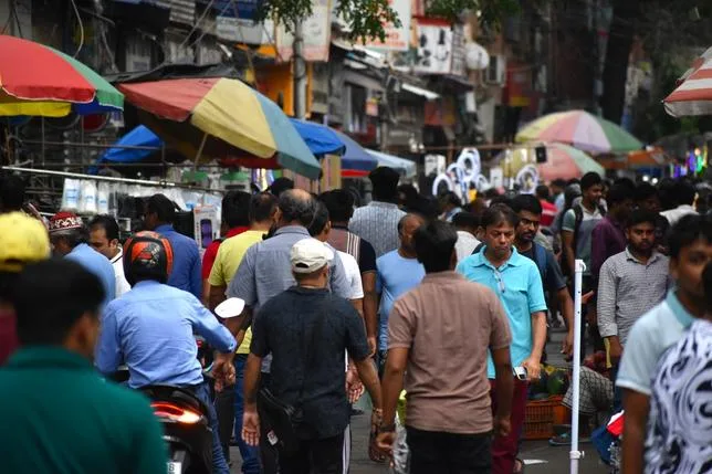 Pourquoi les Indiens, si accueillants avec leurs invités, sont-ils si malpolis dans l’espace public ?