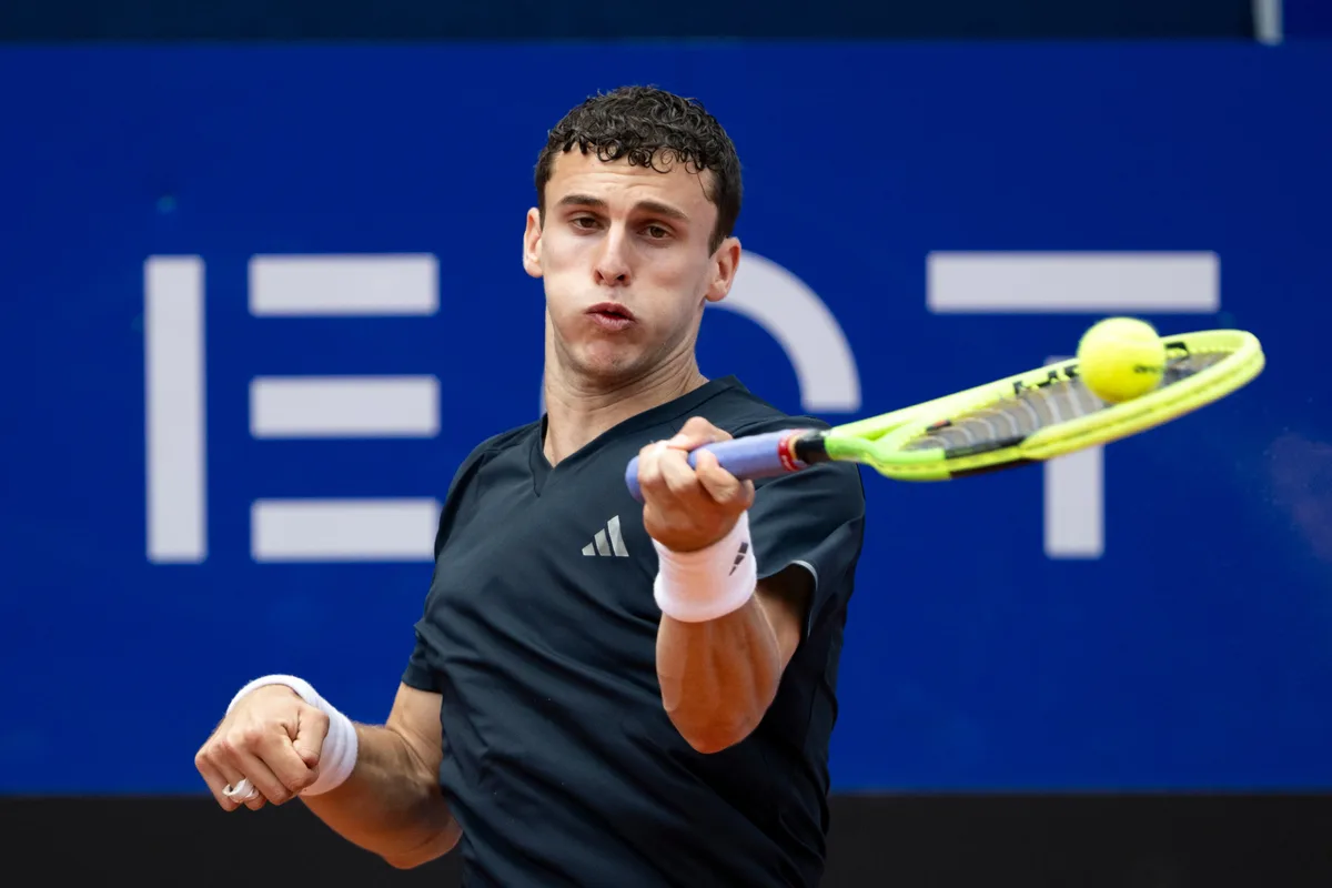 Juan Manuel Cerúndolo venció a Báez en el duelo de argentinos y avanzó a cuartos en Winston-Salem