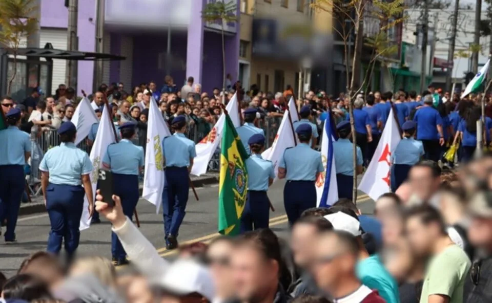 Desfile cívico-militar reúne milhares de participantes e movimenta Curitiba neste domingo; veja as mudanças no trânsito