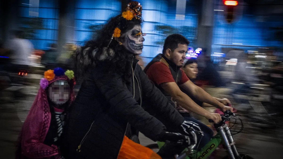 Paseo Nocturno de Día de Muertos en CDMX: fecha, horario y ruta para recorrer la ciudad en bicicleta