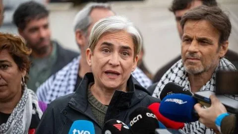 Ada Colau tiende la mano a ERC y Podemos para pactar una candidatura única: "Es necesario para detener el fascismo"