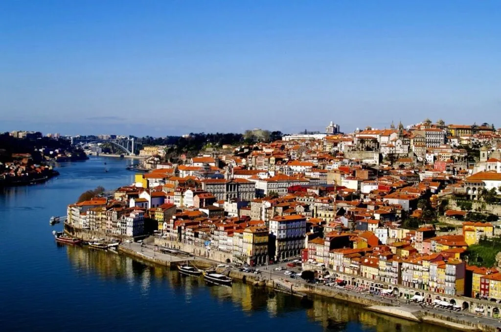 Venda de casas usadas desceu 16% no Grande Porto e 9,1% na Grande Lisboa no primeiro semestre