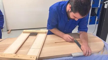 "C'est le summum de la fierté" : la confection du siège du pape pour sa veillée au Stade de France confiée à de jeunes apprentis d'Auteuil