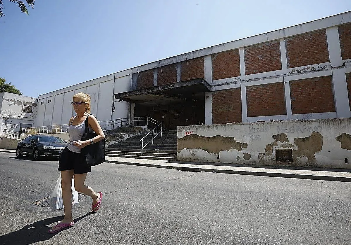 La Junta derribará la antigua sede de UGT en la calle Marbella en Córdoba para construir una nueva oficina de empleo