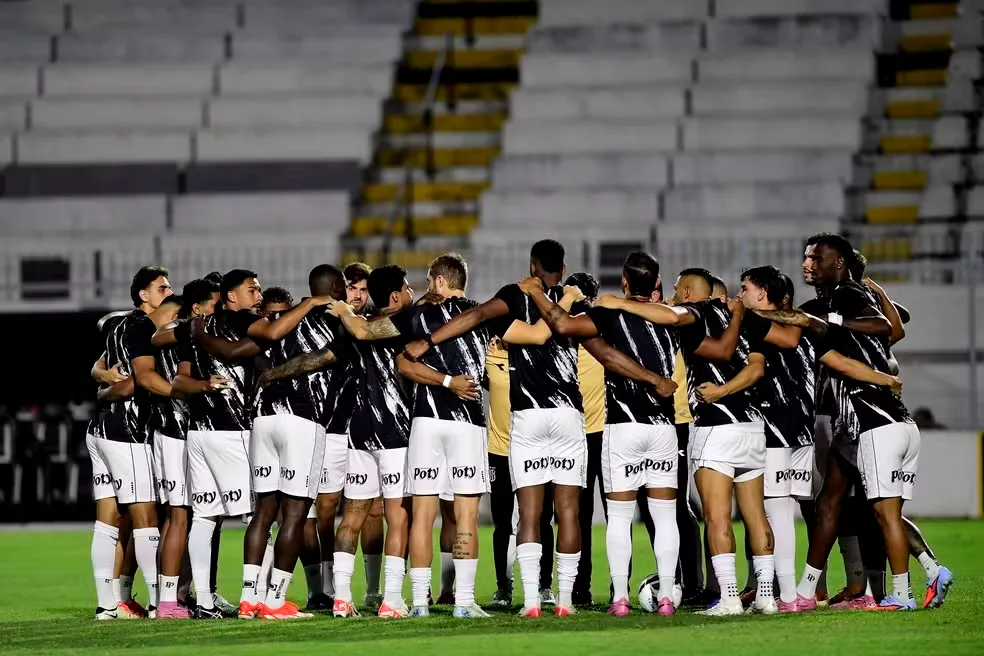 Jogadores pedem SAF após derrota por 6 a 0 para time de Guto Ferreira