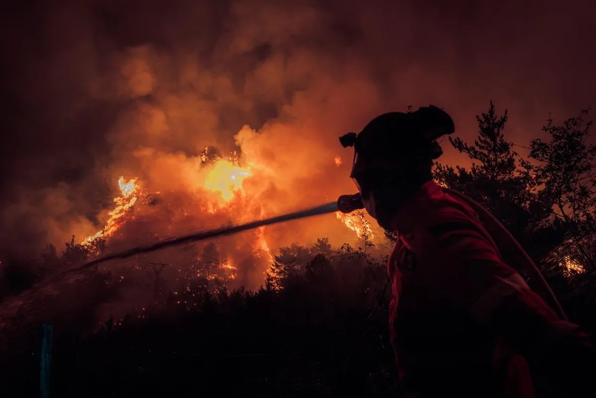 La destrucción de fuego, en imágenes: el incendio de Niebla (Huelva) está estabilizado, pero el de Las Peñas de Riglos (Huesca) sigue descontrolado con mil vecinos desalojados