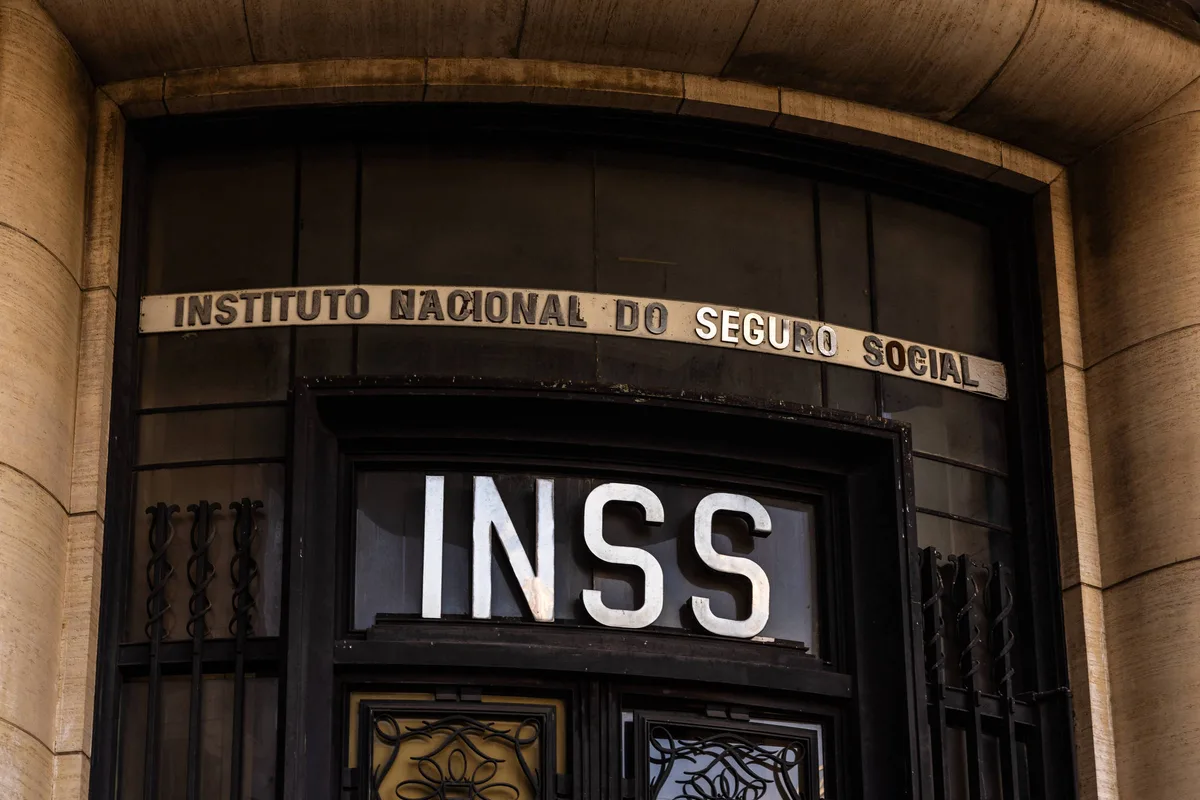 Servidores do INSS dizem ter sido alvo de ataque hacker e relatam alterações em benefícios