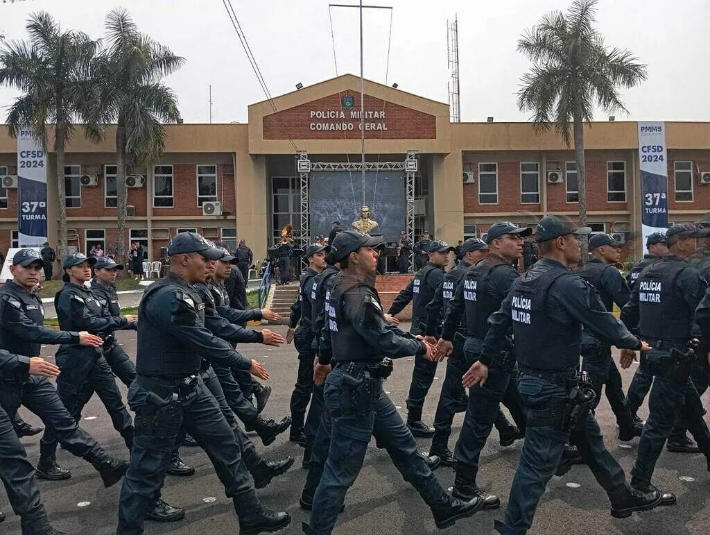Câmara reduz tempo para aposentadoria integral de PMs e bombeiros